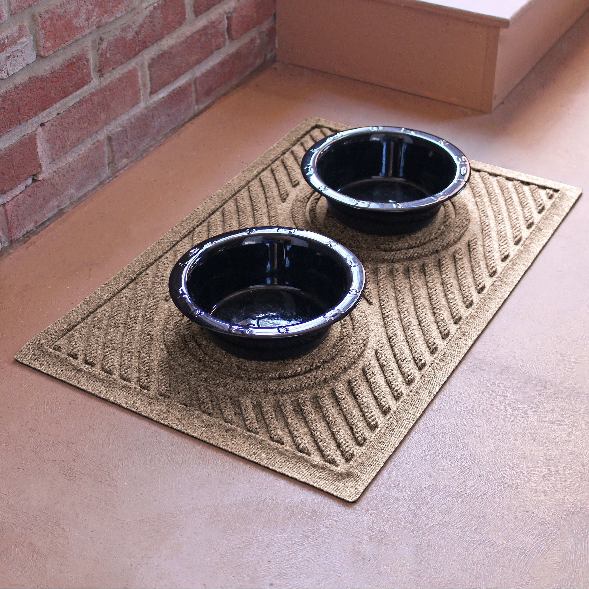 Waterhog® Waves Bowl Mat